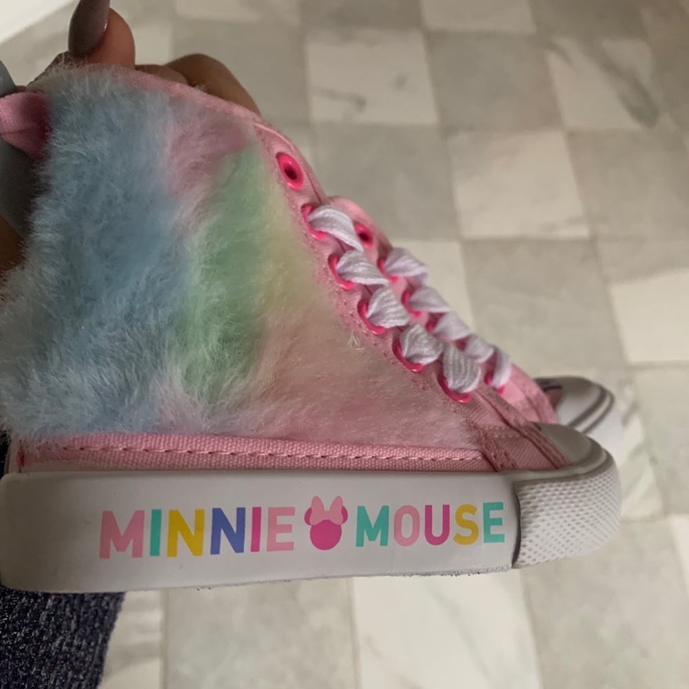 NWT Minnie Mouse Hightop Size 6 Toddler